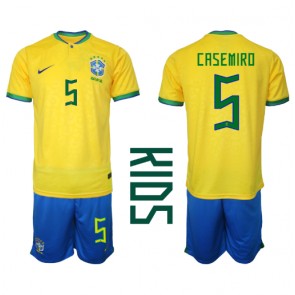 Brazylia Casemiro #5 Koszulka Podstawowych Dziecięca MŚ 2022 Krótki Rękaw (+ Krótkie spodenki)